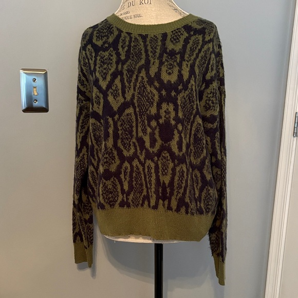 Jessica Simpson Olive and Navy Snake Patterned Sweater - Picture 1 of 1